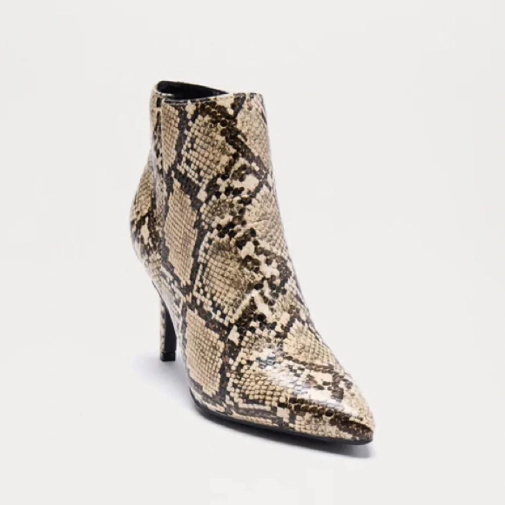 New Fashion Nova Sora Ankle Booties - Beige/Brown Size 8.5